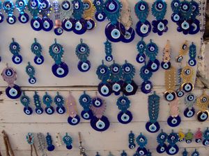 전통적인 모양의 나자르 장식