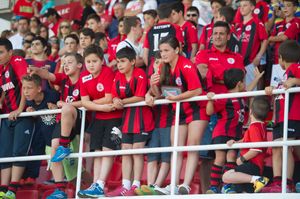 2014년 빅토리아 스타디움의 링컨 레드 임프스 팬들