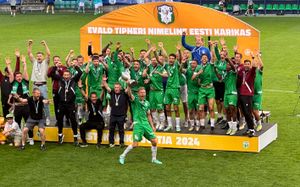 2024년 5월 25일, 레바디아가 11번째 에스토니아 컵을 들어 올리고 있다