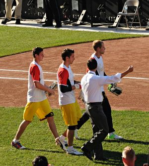 2012년 브래드 존스 및 페테르 굴라치와 함께 있는 워드