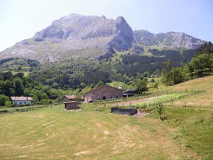 안보토 언덕 아래의 우르티아 농가. 아촉도, 비즈카이아, 에우스칼 헤리아