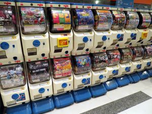 홍콩의 다양한 가챠폰(캡슐 토이) 기기.