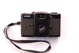 LOMO LC-A. 1984년부터 생산된 LOMO의 대표적인 35mm 카메라이다.
