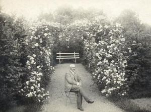 야고디나에 처음으로 축구공을 가져와 야고디나 축구의 시작을 알린 스레텐 아지치.