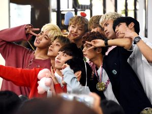 2018년 8월 김포 롯데몰에서 열린 디크런치 팬 사인회