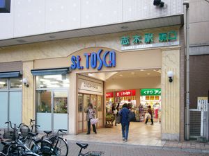 2004년 11월의 동쪽 출입구