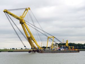 Taklift 4 해상기중기 바지