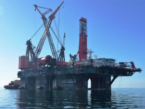 반잠수식 기중기 Balder