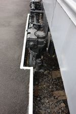 발사 전에 배치된 레일카 아우트리거