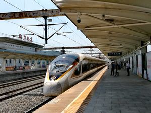 부흥호 CR400BF 열차 징하선 친선(秦沈) 여객단