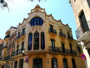 카사 마누엘 플라나스(1908), 시체스에서 "아메리카노" 건축의 가장 훌륭한 예 중 하나.