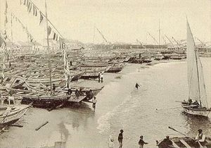 포베이루 보트가 포보아 드 바르짐 항구에 정박해 있는 모습. 봉건 영주와 포르투갈 왕 사이의 분쟁은 1308년 자치구 설립으로 이어졌다.