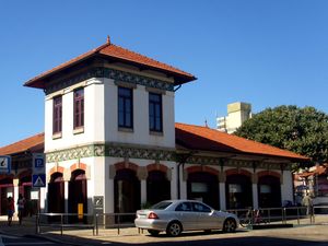 1904년 시장 타워 중 하나에 있는 관광 안내소