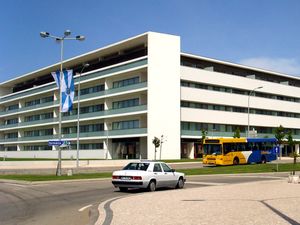 아모림 산업 지역 – 카시나스 노선을 운행하는 25 de Abril Avenue를 출발하는 A선 버스.