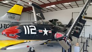 캐버노 비행 박물관의 F9F-2B