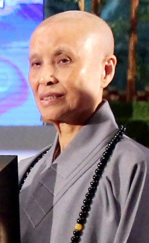 자비 자선 재단의 창립자 쳉옌 스님.