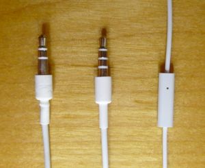 아이팟의 헤드폰 플러그 (스테레오 미니 φ3.5)와 아이폰용 마이크가 달린 헤드폰 플러그