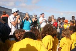 2005년, 인디안 퍼시픽 크리스마스 열차가 사우스오스트레일리아주의 외딴 왓슨에 정차했고, 흥분한 학생들이 가수 가이 세바스찬의 노래를 들었다.