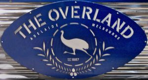 Journey Beyond 시대의 객차 측면 로고