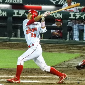2015년 카프에서 타격하는 키쿠치 료스케