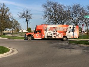 방문자 센터 정류장 근처의 BGSU 셔틀