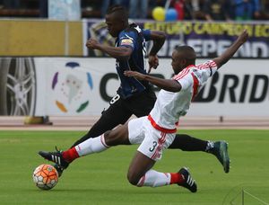 2016년 리버 플레이트에서 발란타의 태클