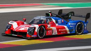 2024 FIA WEC에서 스파-프랑코샹 서킷을 달리는 Tipo 6 LMH-C