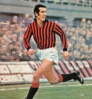 1974-75 시즌, 산 시로에서 활약하는 밀란의 비곤.