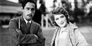 1925년 캘리포니아주 픽페어 저택에서 조셉 폰 스턴버그와 메리 픽포드.