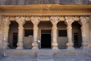 동굴 10번 "나하파나 비하라" 판다블레니 동굴(서기 120년경).