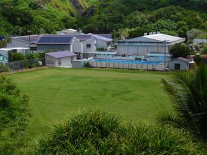 하하지마 초등학교 및 중학교 (小笠原村立母島小中学校)