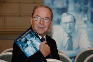 2009년 9월 10일, 빌프리트 마르턴스는 유럽 연구 센터(CES), 유럽 국민당의 공식 싱크탱크가 주최한 공개 행사에서 그의 저서 유럽: 나는 투쟁하고, 극복한다를 발표했다.