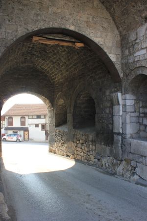 사라예보 동쪽 입구, 브라트니크의 비셰그라드 문