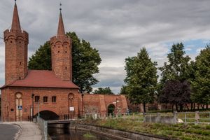 스타르가르트 밀 게이트는 스타르가르트의 도시 성문이자 수문이다.