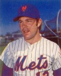 존 스턴스는 2004년에 타이즈의 감독을 맡았다.