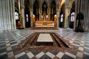 캉 남자 수도원(Abbaye aux Hommes)에 있는 정복왕 윌리엄의 무덤