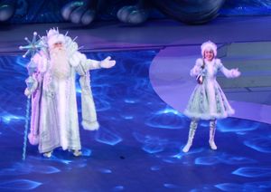 2017년 크렘린에서 열린 신년 축하 행사에서 제드 모로즈와 함께 있는 스네구로치카