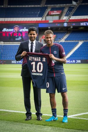 나세르 알켈라이피 (왼쪽)와 네이마르가 2017년 8월 파르크 데 프랭스에서