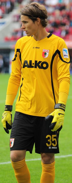 FC 아우크스부르크 소속 시절의 히츠(2013년)