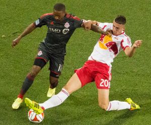 2014년 토론토에서 뛰고 있는 데포 (왼쪽)