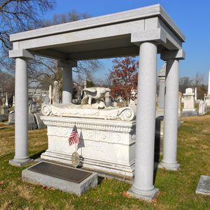 로럴 힐 묘지에 있는 아이작 헐의 묘지