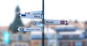 오스카르스함의 자매 도시 표지판