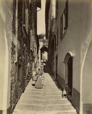 19세기 말 벨라조의 전형적인 골목길인 수도원길