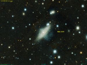 NGC 3314의 모습. 은하를 자세히 관찰하지 않을 경우, 일반적인 상호작용은하로 보일 수 있다.