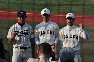 왼쪽은 메이지 대학 시절의 다카야마, 오른쪽은 와세다 대학 소속이었던 모기 에이고로(2012년 6월 4일 촬영)