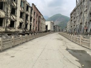 2008년 쓰촨성 지진 당시 파괴된 베이촨 창족 자치현 구 도심