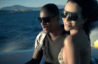 뮤직 비디오에서 크루즈와 그의 여자친구