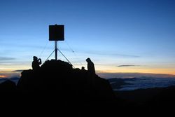 빌헬름 산 정상에서 동이 트는 모습