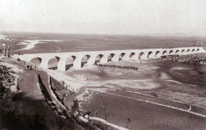 카레브 모스트는 요시프 슬레이드가 설계했으며 1894년에 완공되었다.