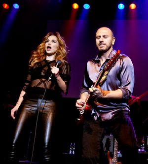 에레네르와 데미르 데미르칸은 2009년에 앨범 Painted on Water를 발매했다